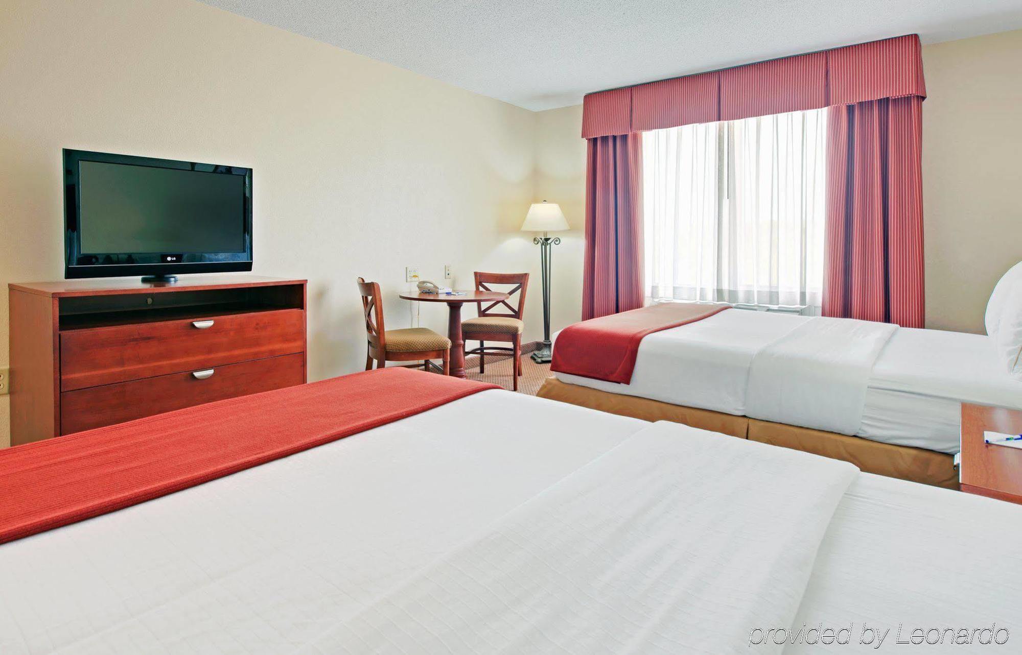Holiday Inn Express Hotel & Suites Canton By Ihg Номер фото