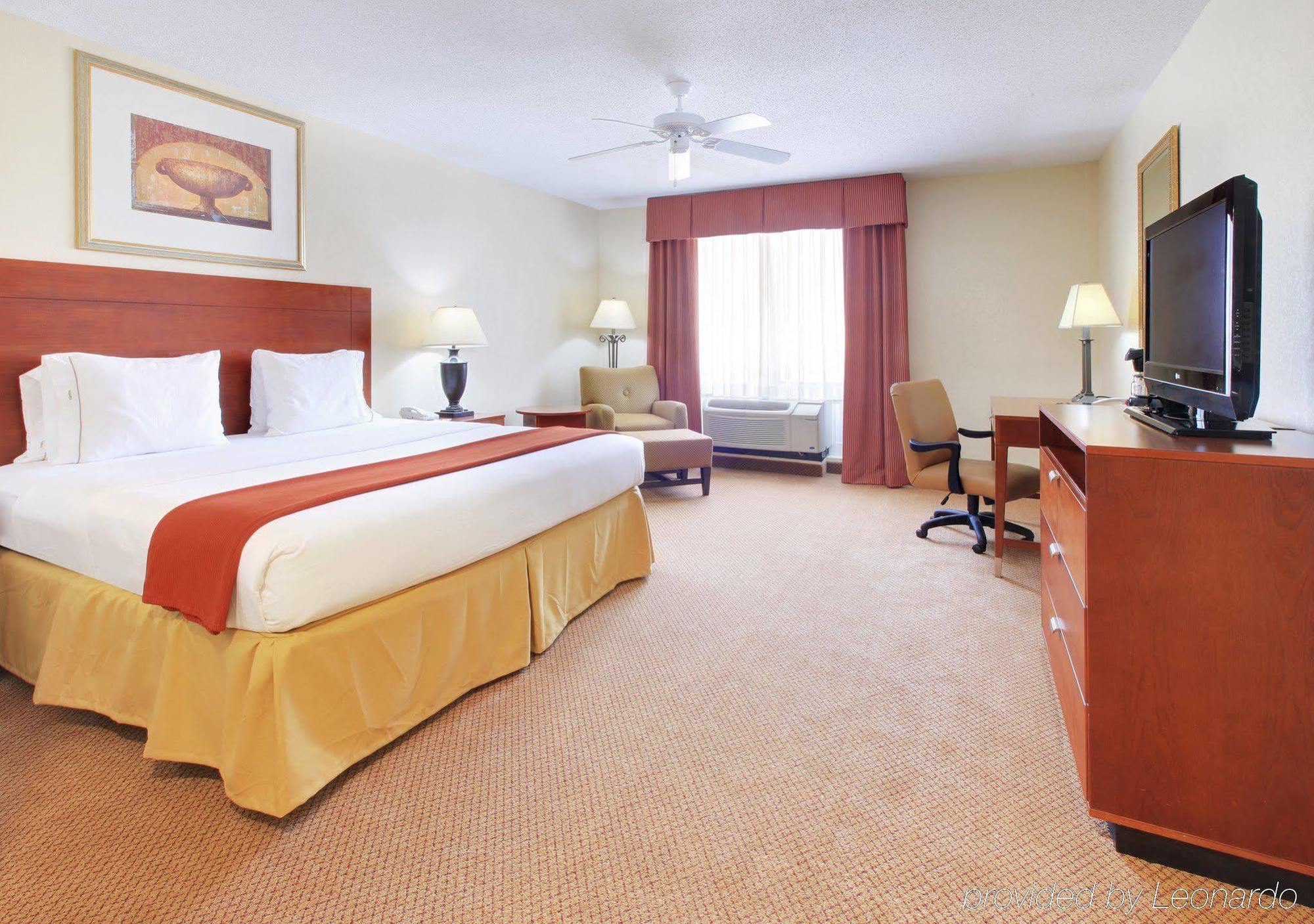 Holiday Inn Express Hotel & Suites Canton By Ihg Номер фото