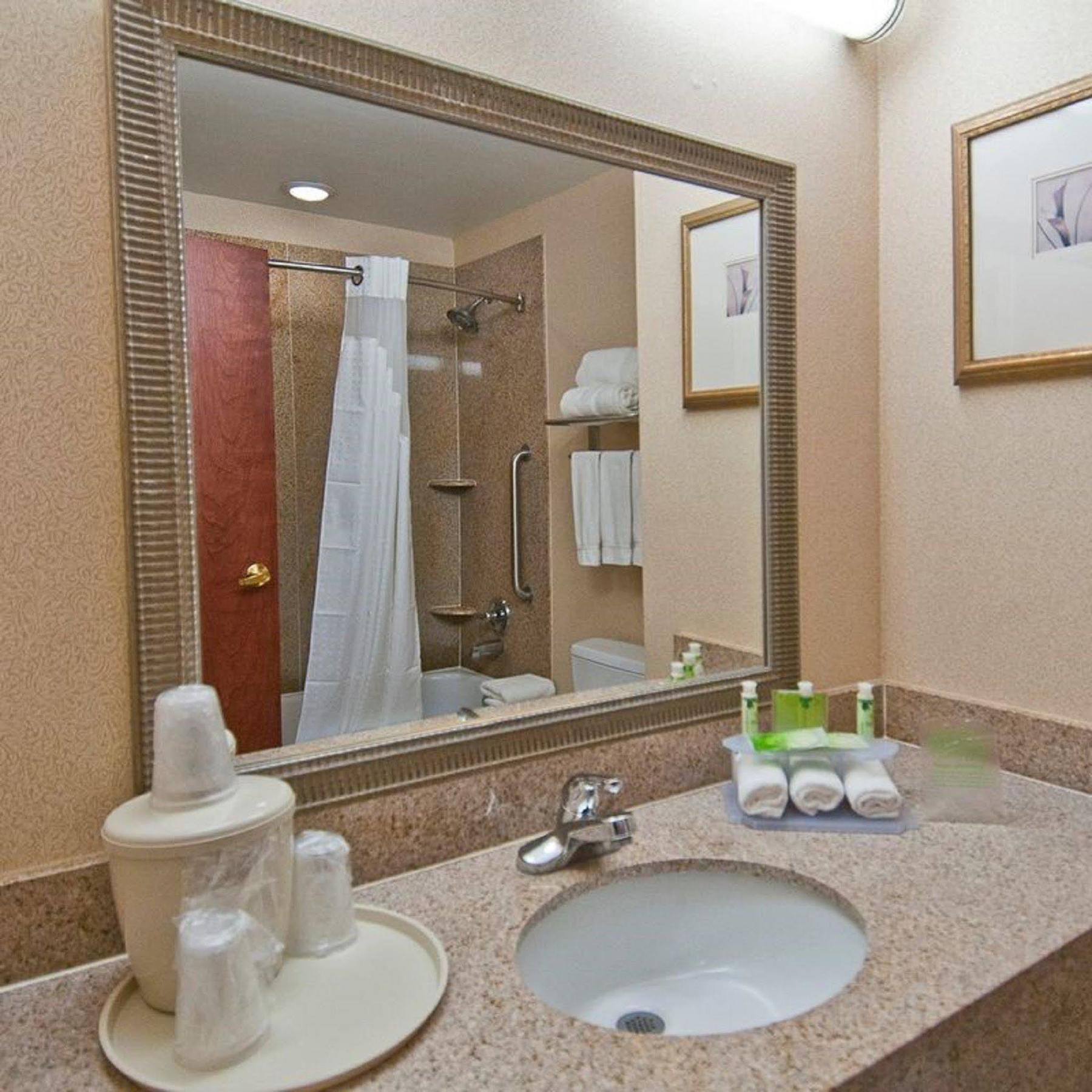 Holiday Inn Express Hotel & Suites Canton By Ihg Екстер'єр фото