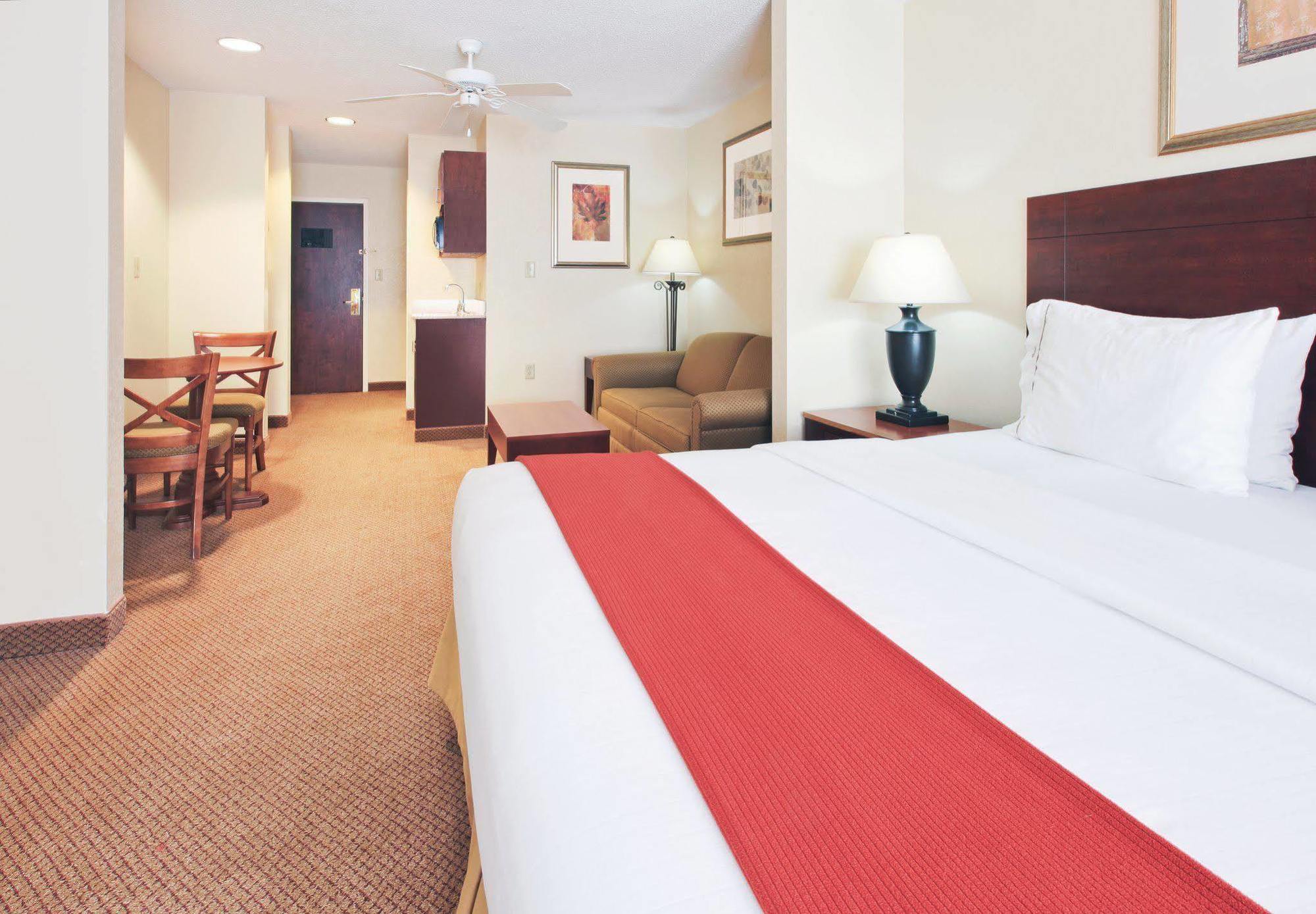 Holiday Inn Express Hotel & Suites Canton By Ihg Номер фото